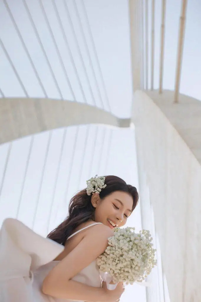 bride profesional photography session "Beautiful bride her wedding day captured by professional photographer"
