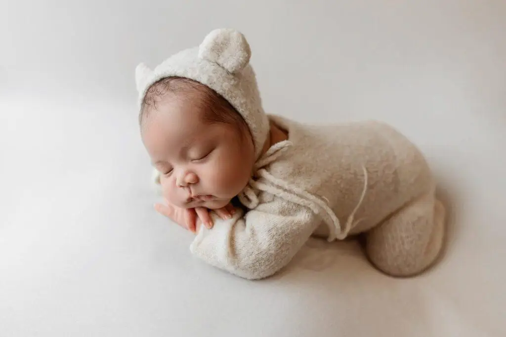 1000084646 New born photography